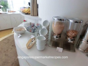 Wangz Hotel Cereal & fruits