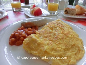 Wangz Hotel Chicken Sausage with Omelete