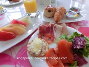 Wangz Hotel  Colorful Breakfast