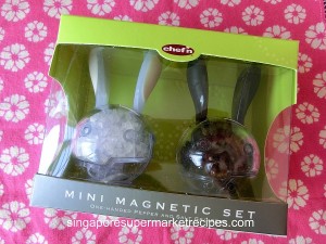 Mini Magnetic Salt & Pepper Grinder Set